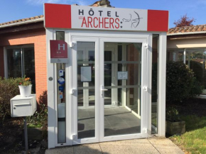 Отель Hôtel Les Archers  Шамбрето